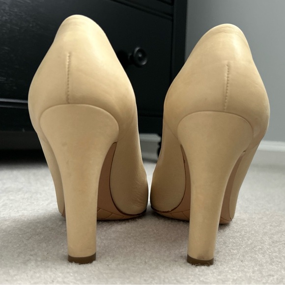 CHANEL Beige And Black Goatskin Cap Toe Heels CC Size 37 US 7 Pumps - Picture 6 of 14